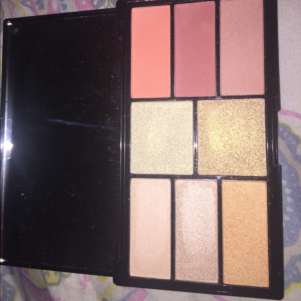 Beauty gems highlight and blush